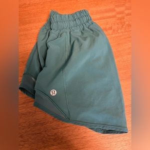 Lululemon Hotty Hot Low-Rise Lined Short 4"